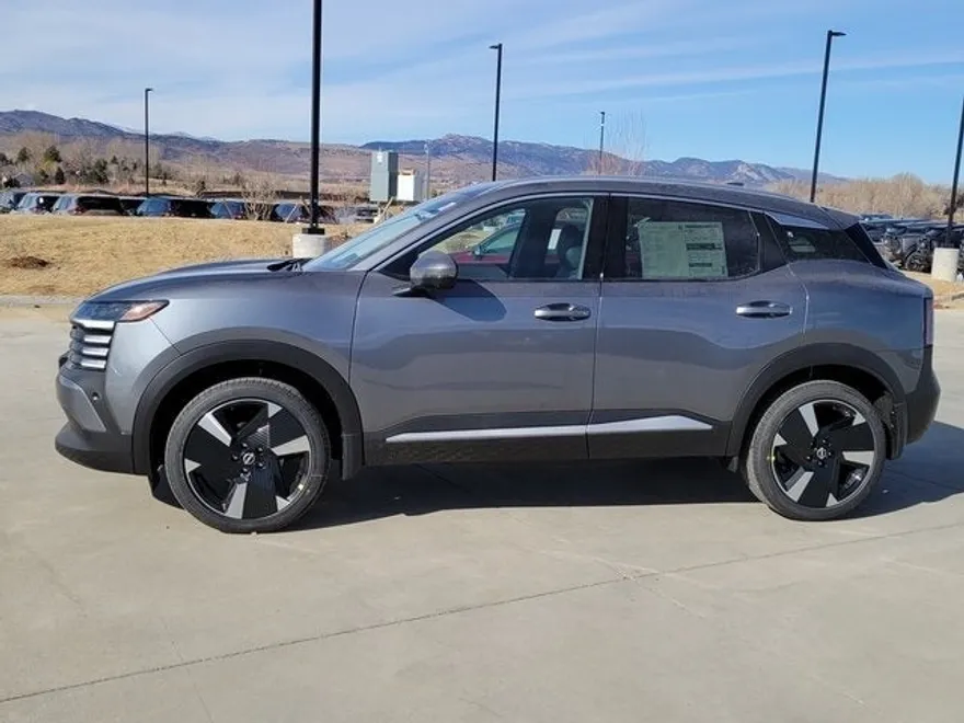 2025 Nissan Kicks SR photo 1
