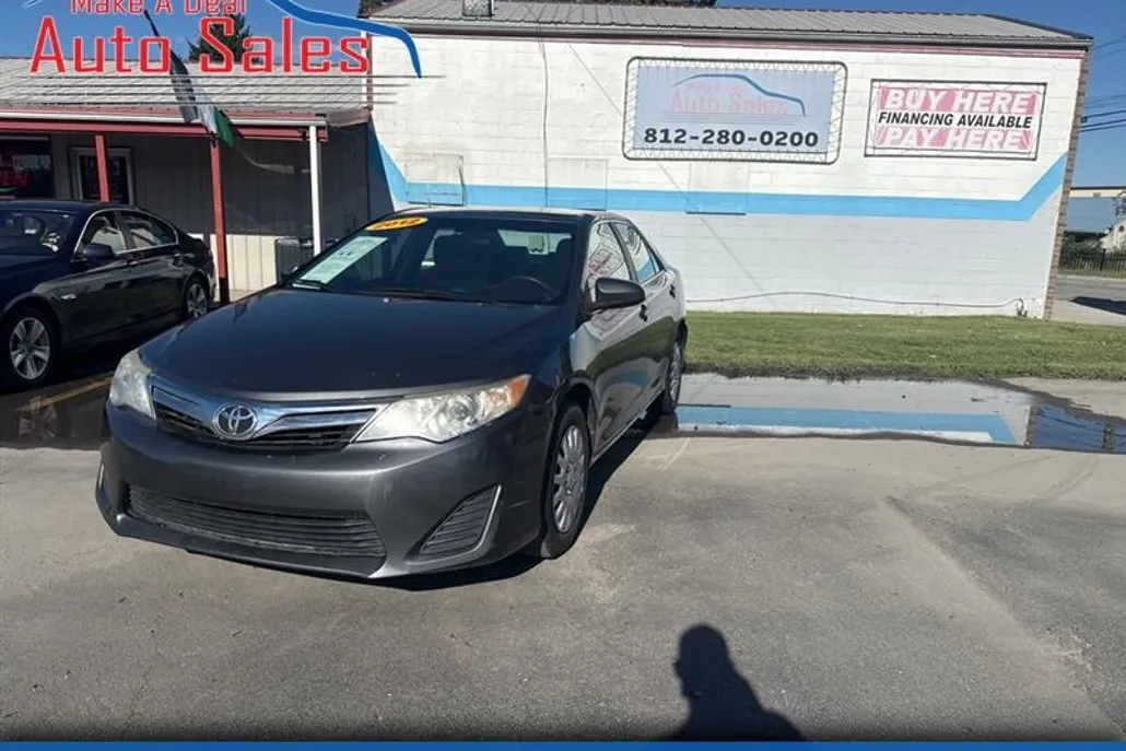 2012 Toyota Camry SE photo 1