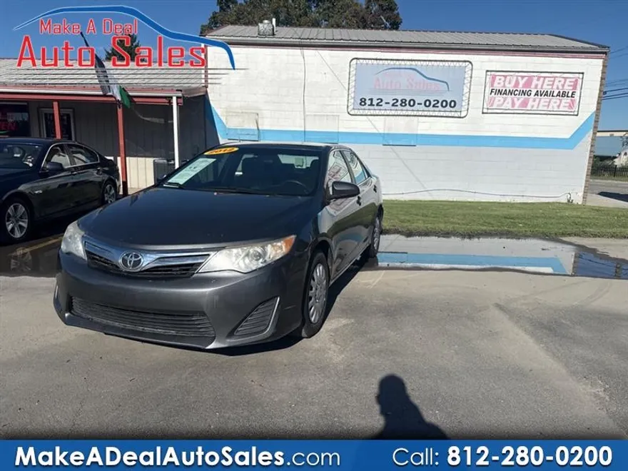 2012 Toyota Camry SE photo 1