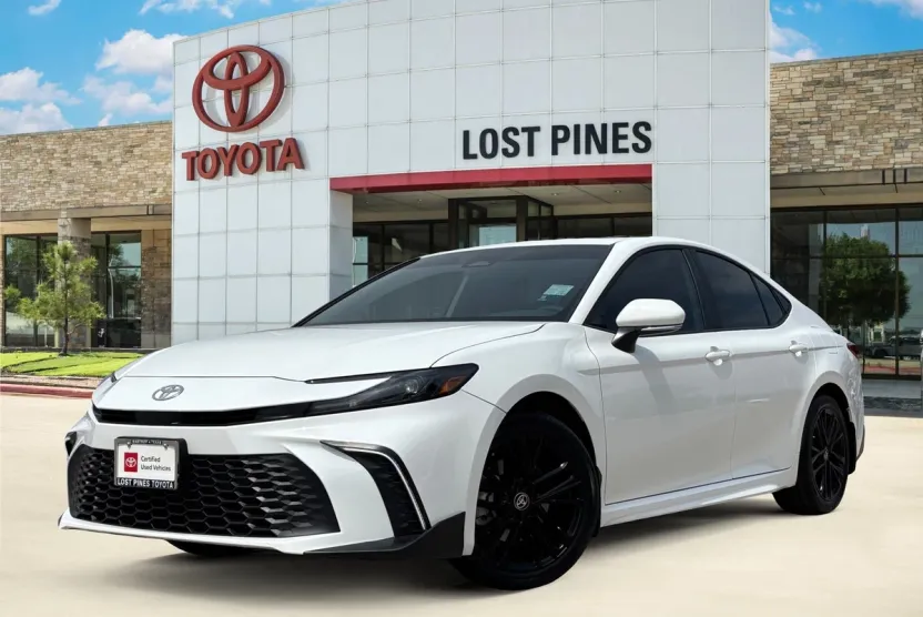 2025 Toyota Camry SE photo 1