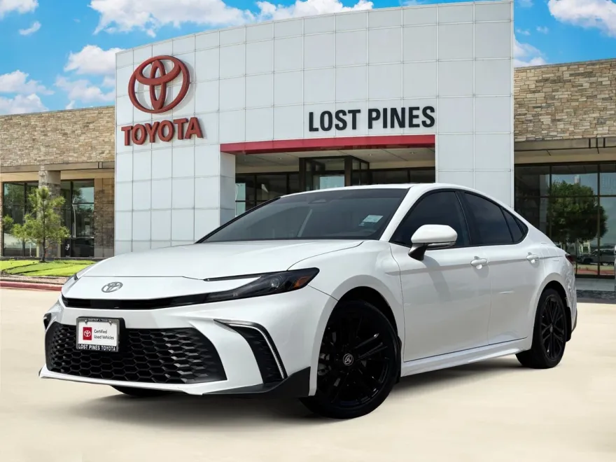 2025 Toyota Camry SE photo 1