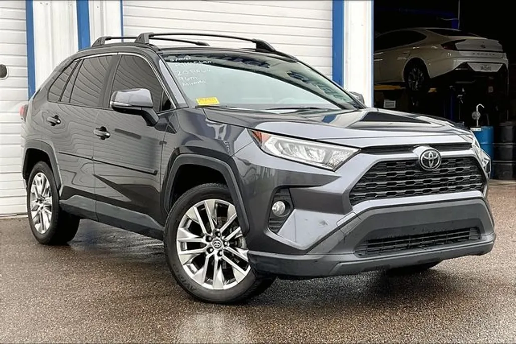 2020 Toyota RAV4 XLE Premium photo 1