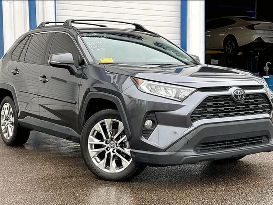 2020 Toyota RAV4 XLE Premium photo 1