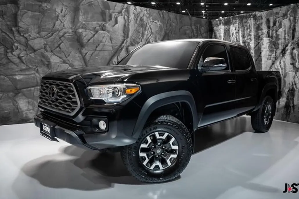 2023 Toyota Tacoma TRD Off-Road photo 1