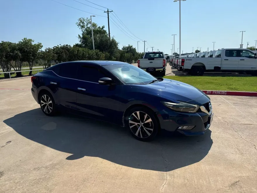 2018 Nissan Maxima SV photo 1