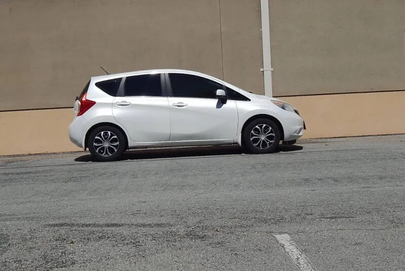 2014 Nissan Versa Note SV photo 1