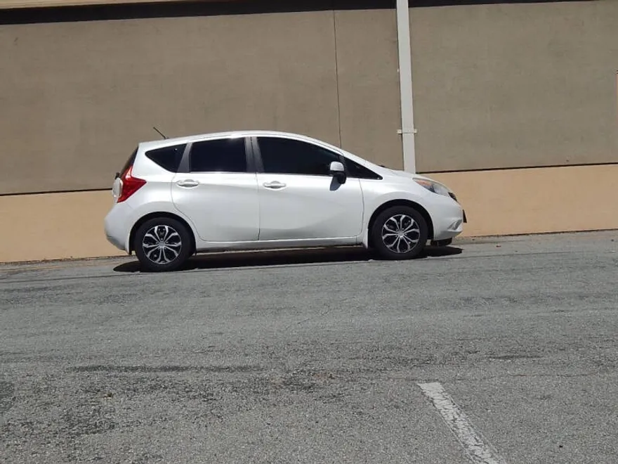 2014 Nissan Versa Note SV photo 1