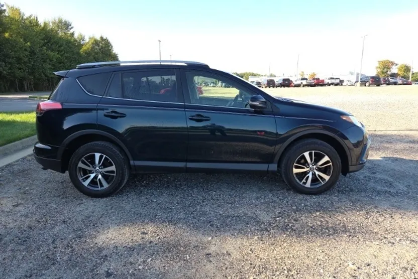 2018 Toyota RAV4 XLE photo 1