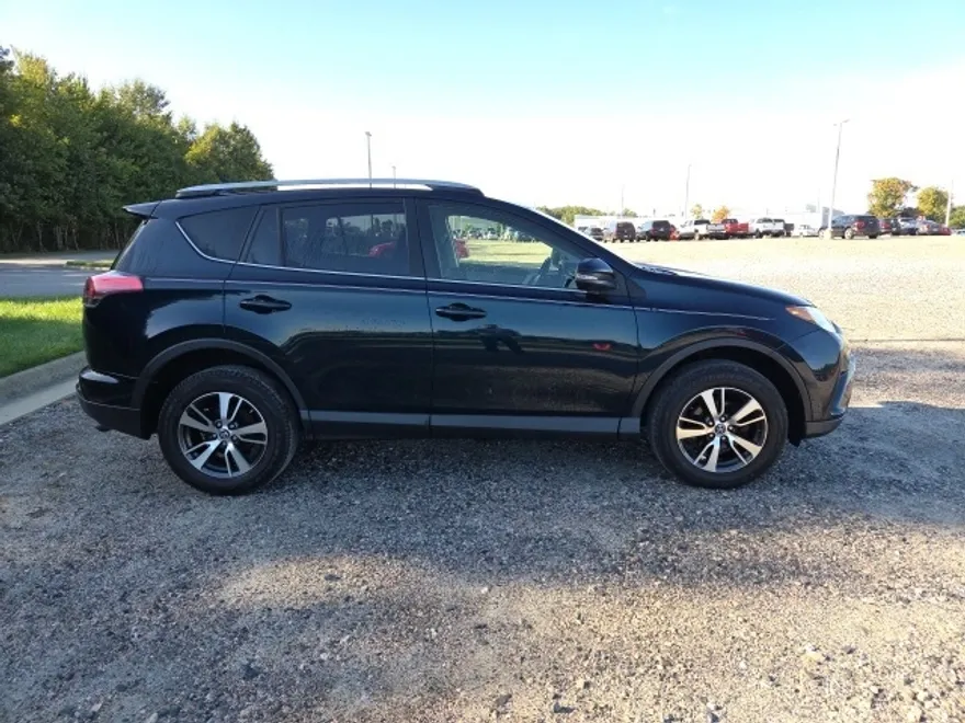 2018 Toyota RAV4 XLE photo 1