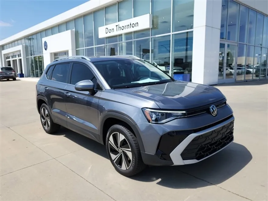 2025 Volkswagen Taos SE photo 1