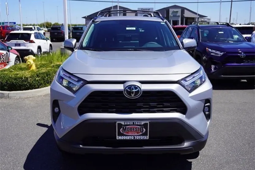 2025 Toyota RAV4 XLE Premium photo 1