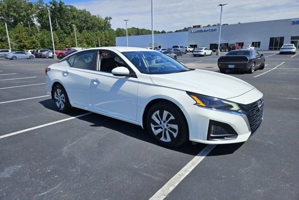 2023 Nissan Altima 2.5 S photo 1