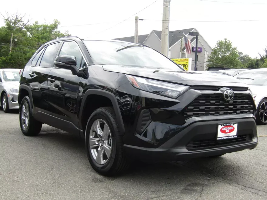 2025 Toyota RAV4 XLE Sport photo 1