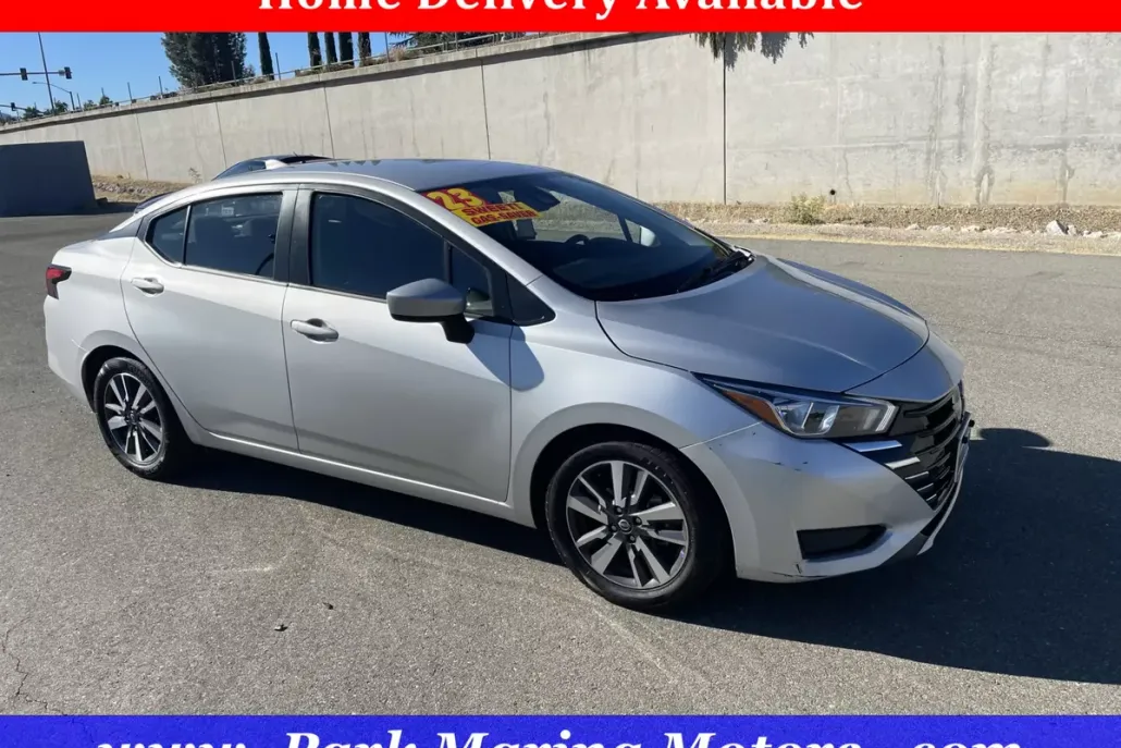 2023 Nissan Versa SV photo 1