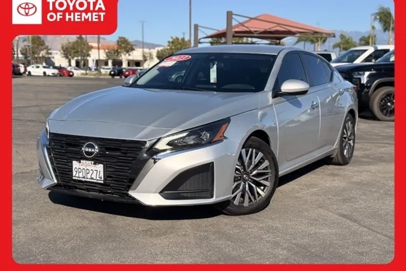 2023 Nissan Altima SV photo 1