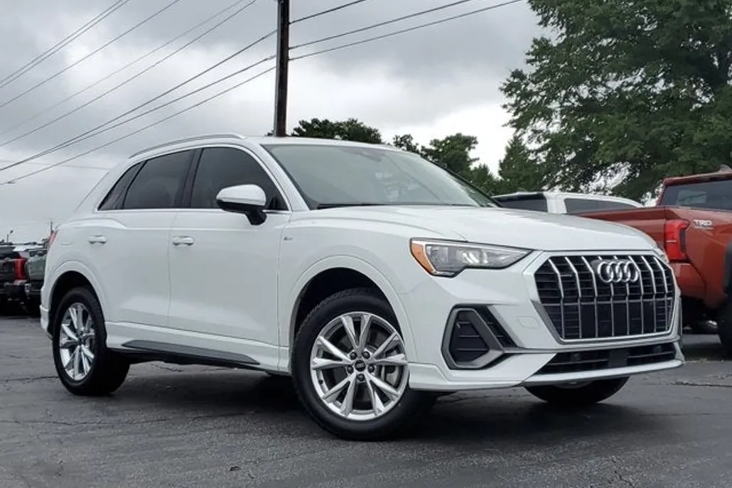 2022 Audi Q3 S line Premium photo 1