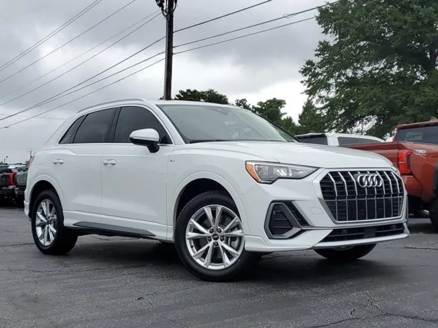 2022 Audi Q3 S line Premium photo 1