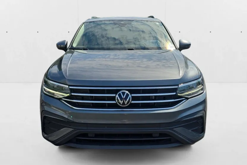 2022 Volkswagen Tiguan SE photo 1