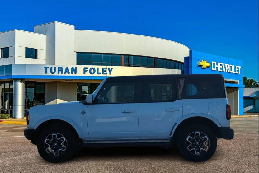 2024 Ford Bronco Outer Banks photo 1