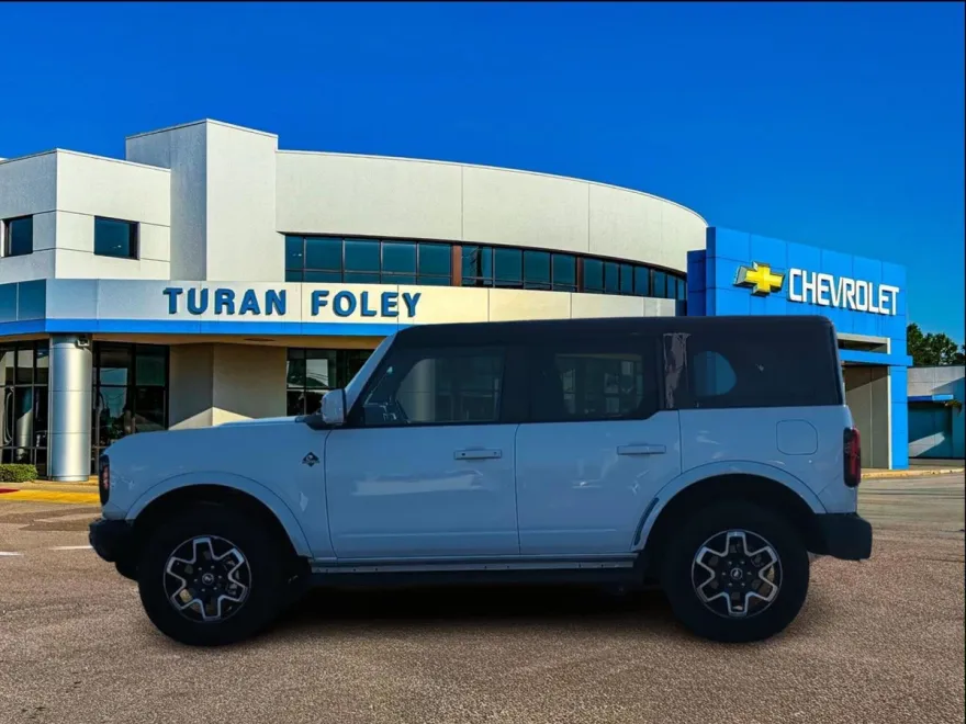 2024 Ford Bronco Outer Banks photo 1