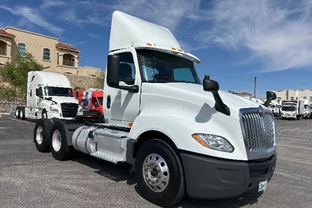 2019 International LT625 LT photo 1