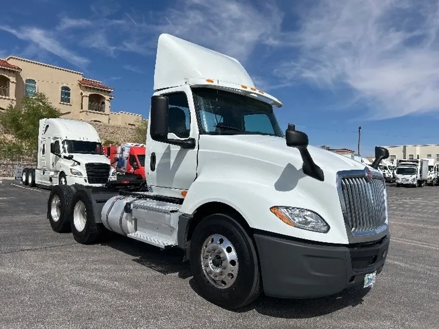 2019 International LT625 LT photo 1