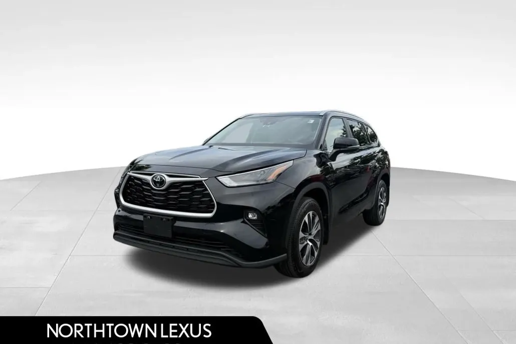 2023 Toyota Highlander L photo 1