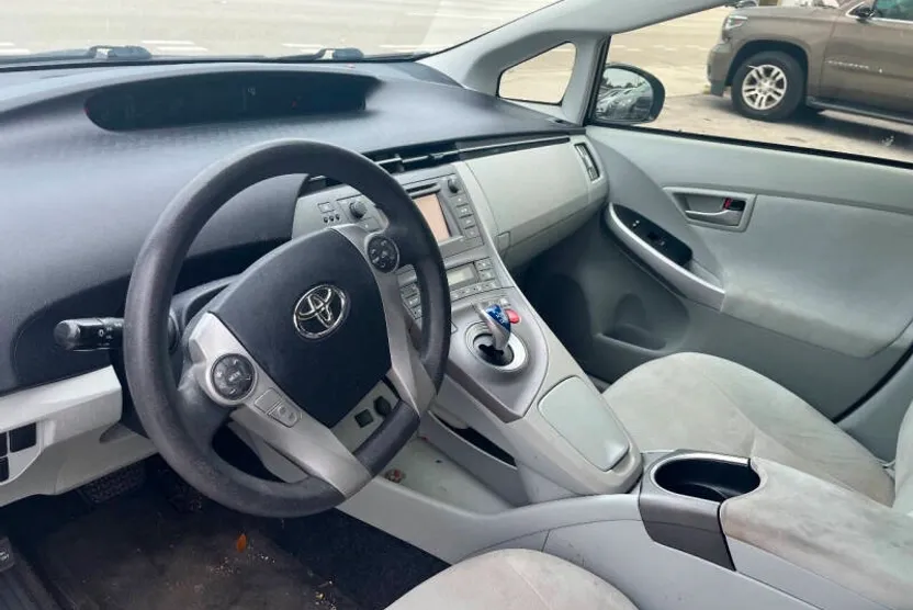 2015 Toyota Prius Four photo 1