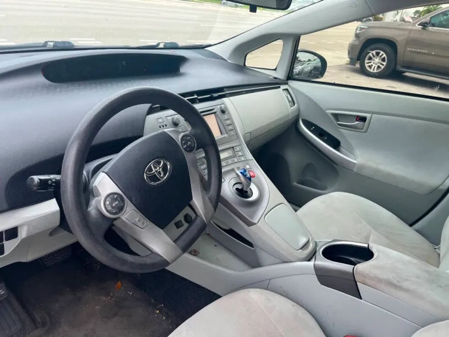 2015 Toyota Prius Four photo 1