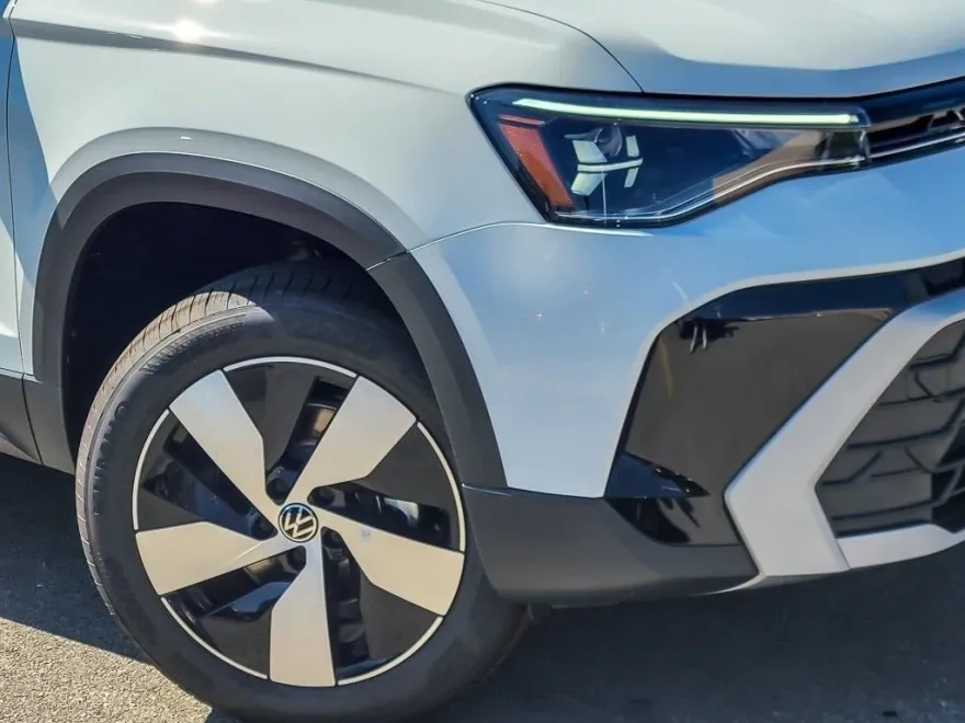 2025 Volkswagen Taos S photo 1