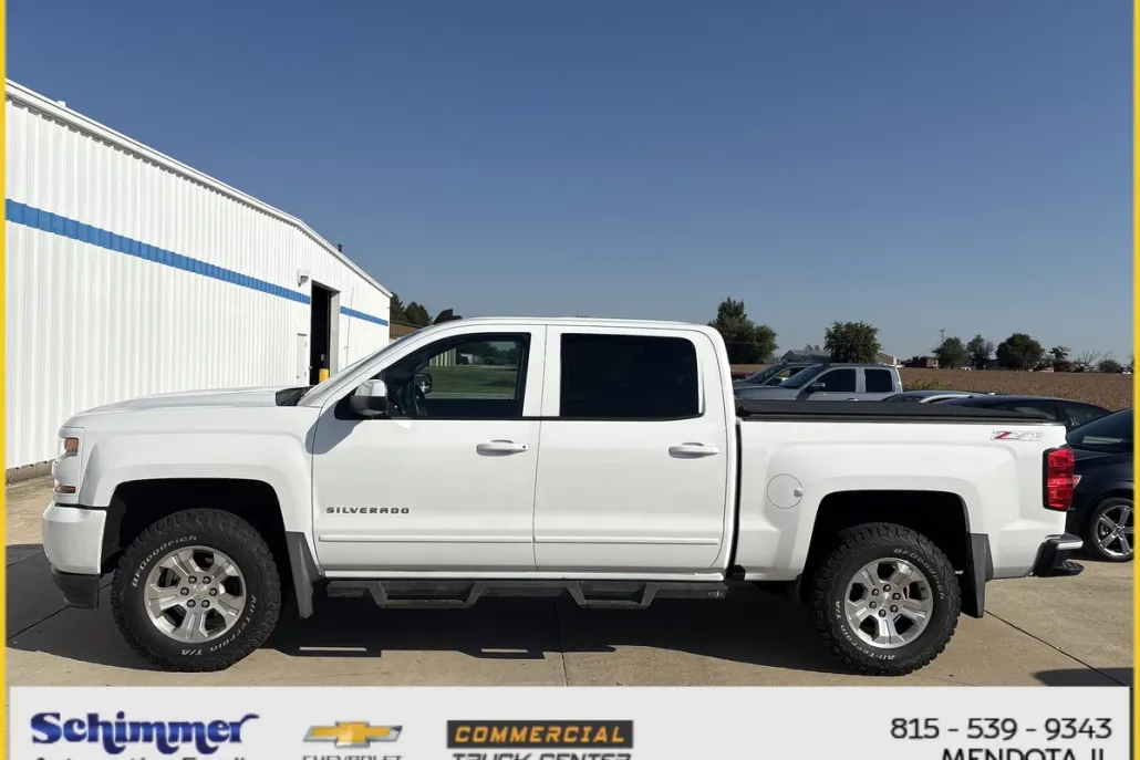 2017 Chevrolet Silverado 1500 LT photo 1