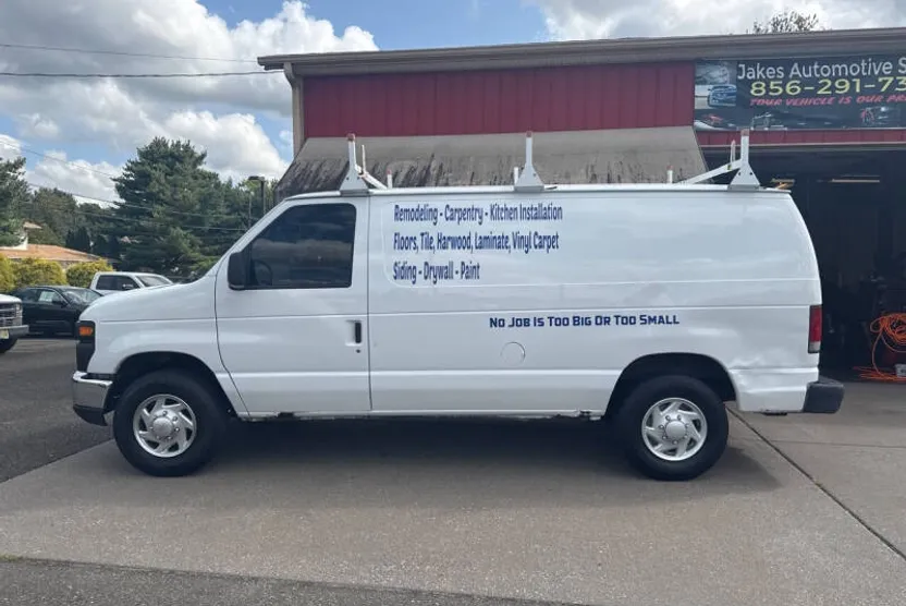 2010 Ford E-250 photo 1