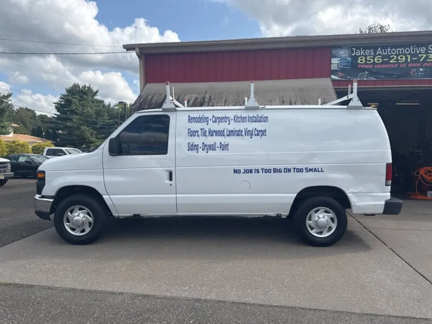 2010 Ford E-250 photo 1