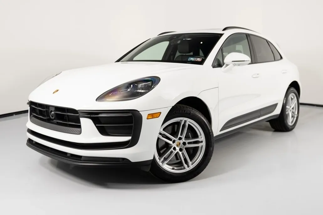 2024 Porsche Macan T photo 1