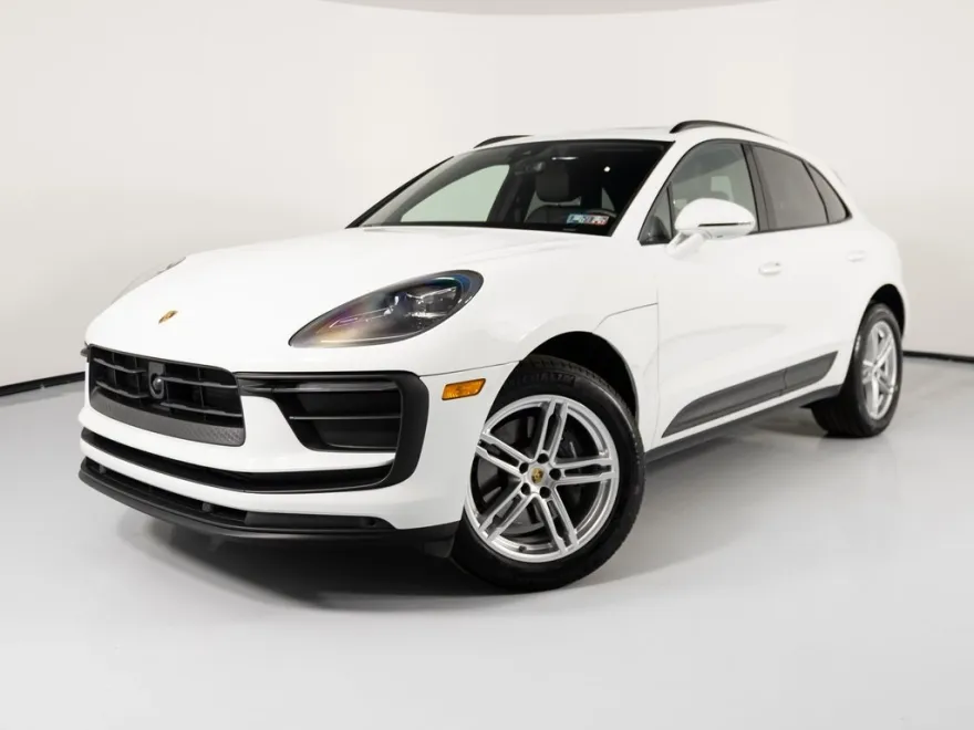 2024 Porsche Macan T photo 1