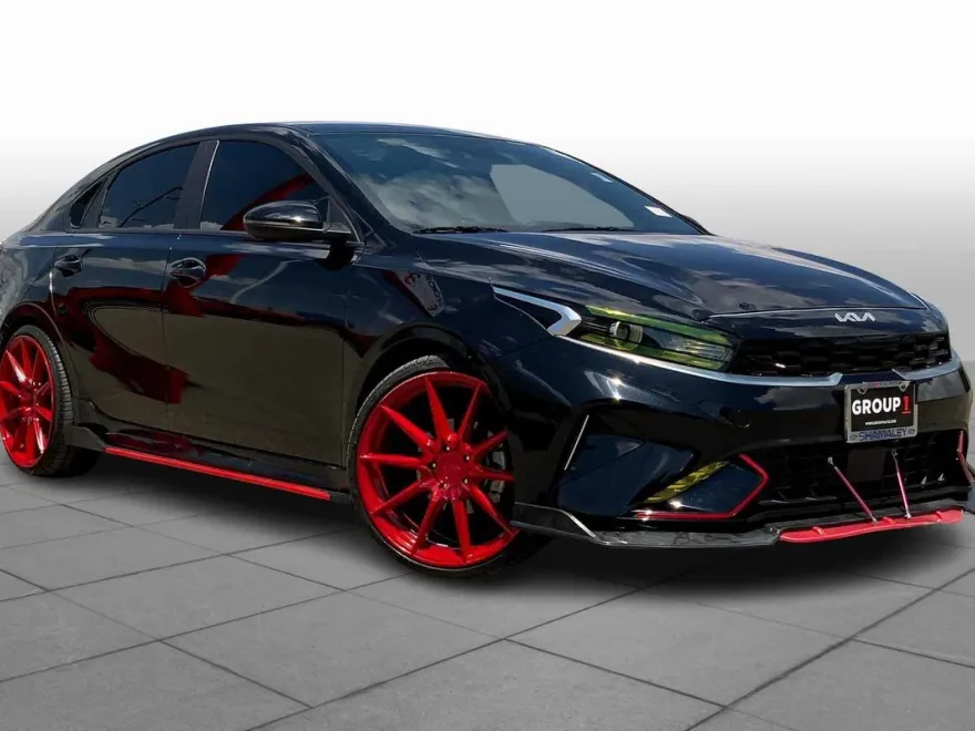 2024 Kia Forte GT-Line photo 1