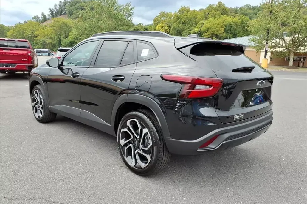 2025 Chevrolet Trax photo 1