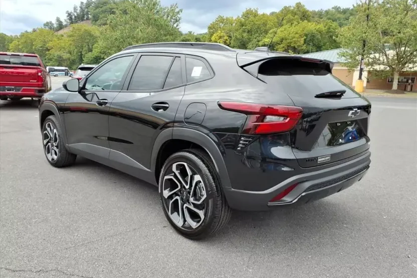 2025 Chevrolet Trax photo 1