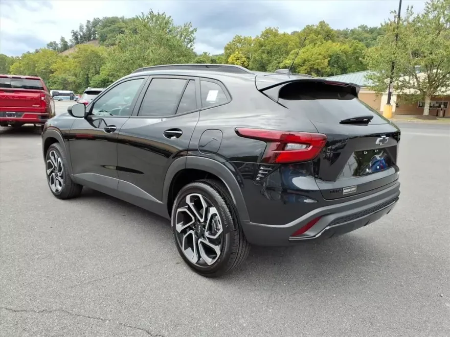 2025 Chevrolet Trax photo 1