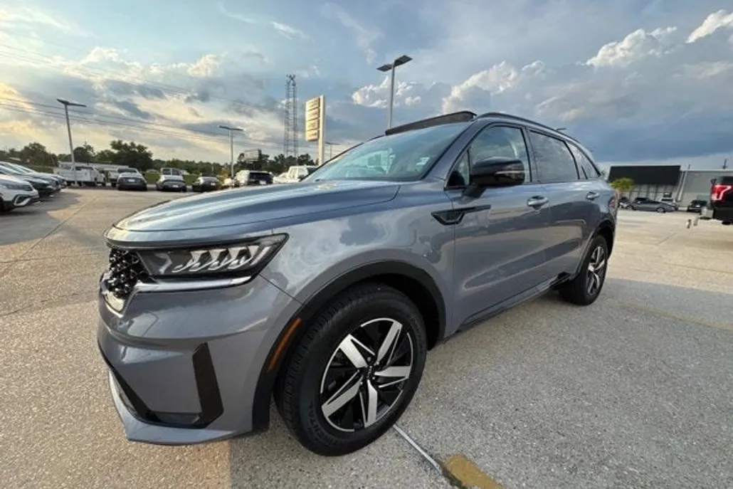 2023 Kia Sorento S photo 1