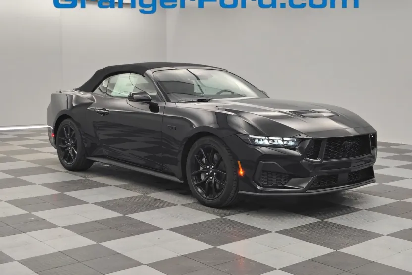 2025 Ford Mustang GT Premium photo 1