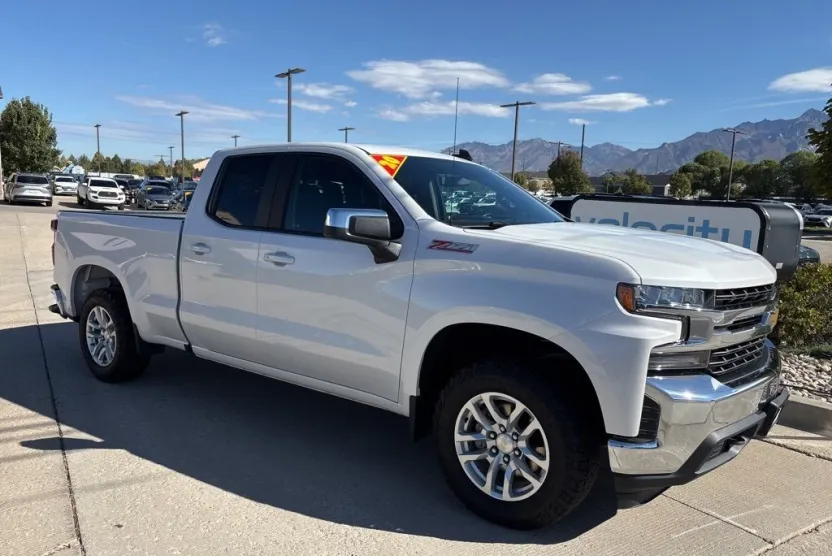 2020 Chevrolet Silverado 1500 LT photo 1