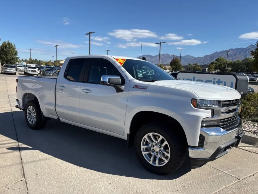2020 Chevrolet Silverado 1500 LT photo 1