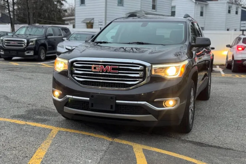 2017 Gmc Acadia SLE photo 1