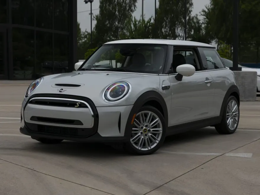 2022 Mini Cooper SE Iconic photo 1