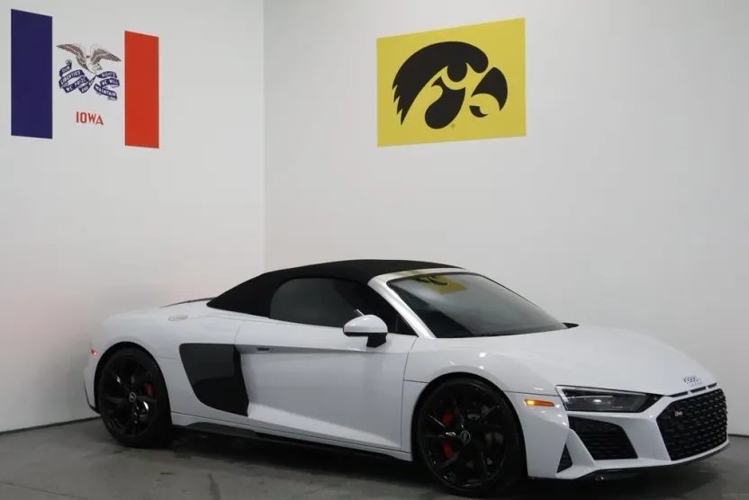 2021 Audi R8 V10 RWD Spyder Quattro photo 1