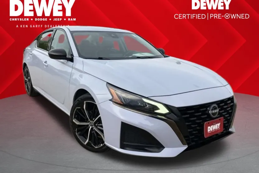 2023 Nissan Altima 2.5 SR photo 1