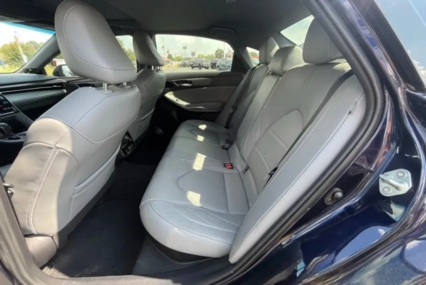 2022 Toyota Avalon Hybrid Limited photo 1