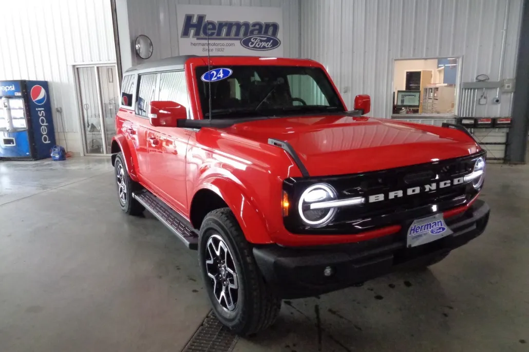 2024 Ford Bronco Outer Banks photo 1