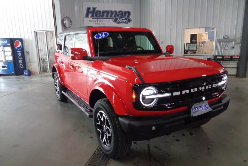 2024 Ford Bronco Outer Banks photo 1